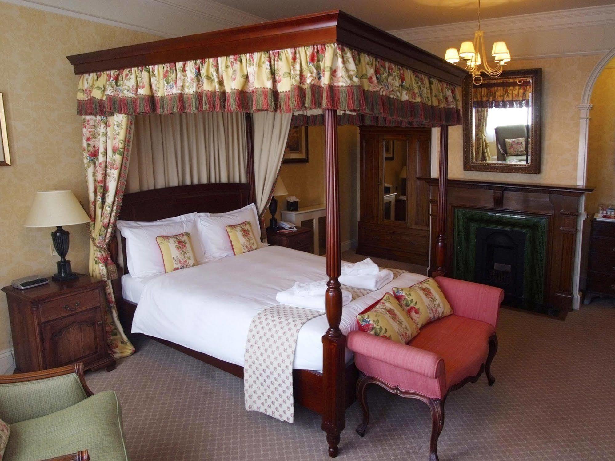 The Bear Hotel Devizes Exterior foto